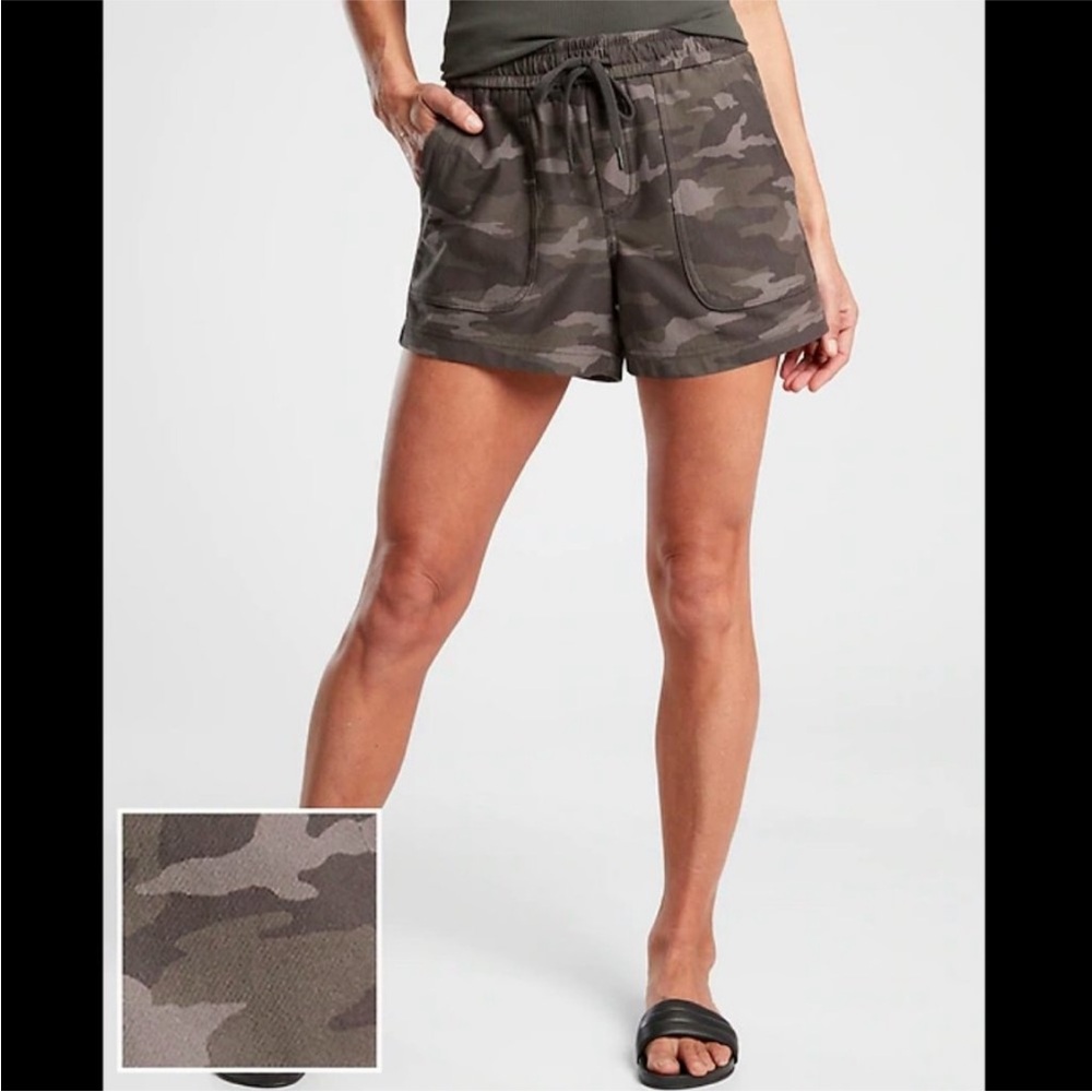 Athleta Camo Women's Shorts - Black and Gray
